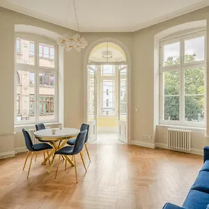 https://rentplanet-apartament-jana-pawla-ii.hotelswroclaw.com